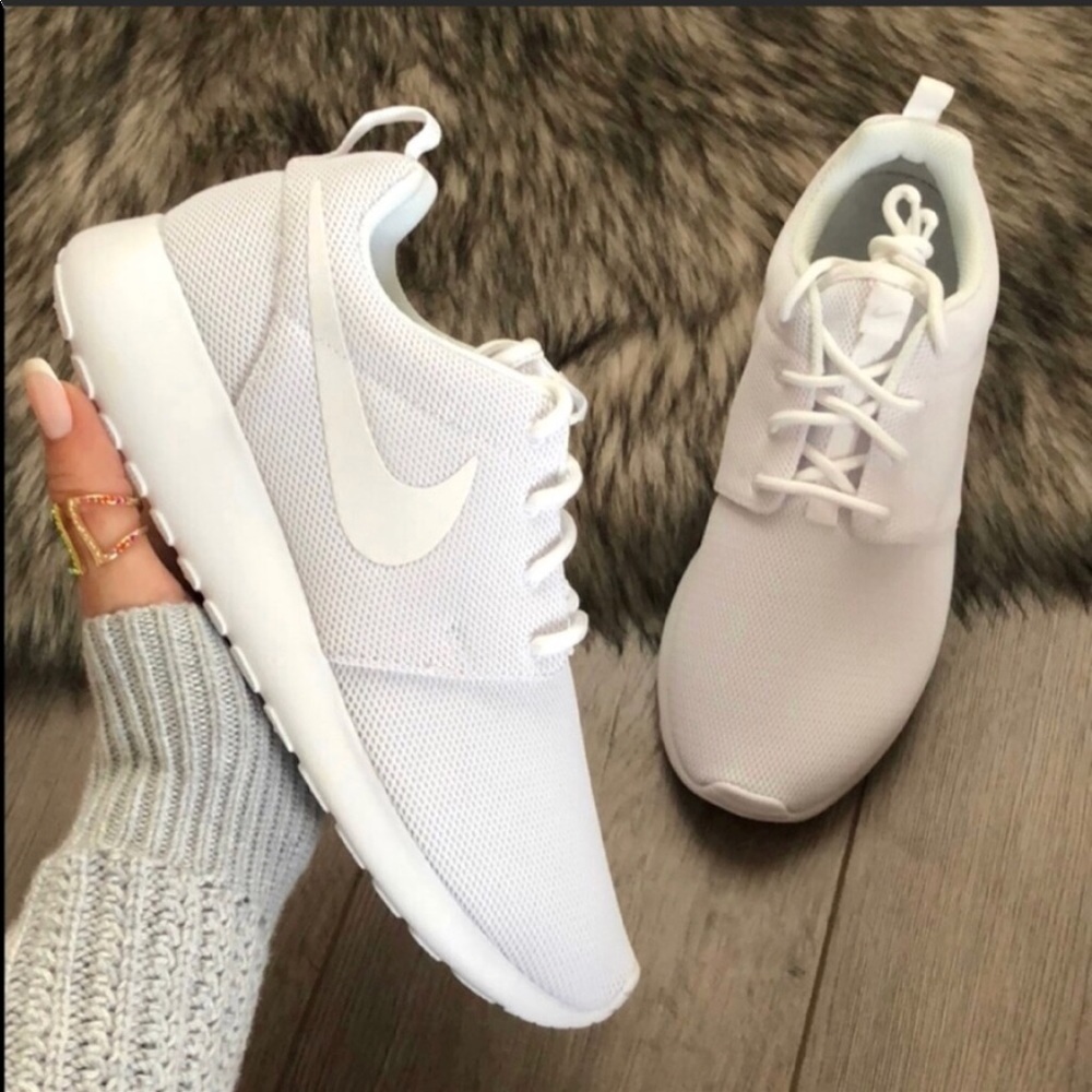 NWT Nike Roshe one triple white - Picture 6 of 8